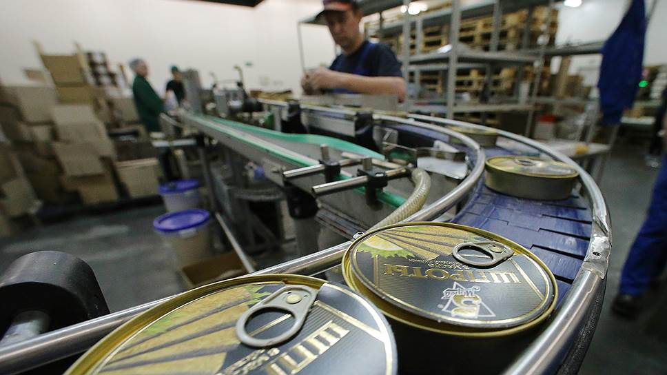 Лишившись финской салаки, российские производители шпрот порадовали латвийских конкурентов, которым ввозить свои банки в Россию не запрещено  