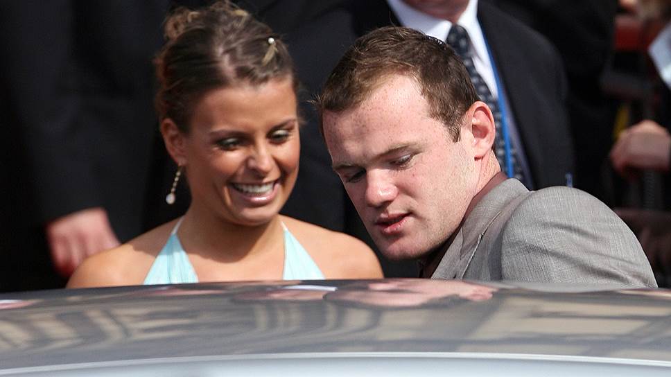 Свадьба английского футболиста Уэйна Руни и Колин Маклафлин, состоявшаяся в 2008 году, стоила £5 млн ($8 млн). 22-летний нападающий "Манчестер Юнайтед" женился на ровеснице, с которой познакомился еще в школе в 16 лет. £1 млн ушел на предсвадебные мероприятия. Так, спортсмен с 25 друзьями потратил £250 тыс. на четырехдневный мальчишник на Ибице, невеста же провела трехдневный девичник в пятизвездном отеле на Канарских островах за £50 тыс. Также в мае невеста Руни и пятеро друзей устроили вечеринку в Майами, которая обошлась в £60 тыс.— программа включала проживание в отеле Shore Club, перелет первым классом из Лондона (£8 тыс. за билет), а также шампанское Cristal по £1 тыс. за бутылку. Обручальные кольца стоили £1 млн