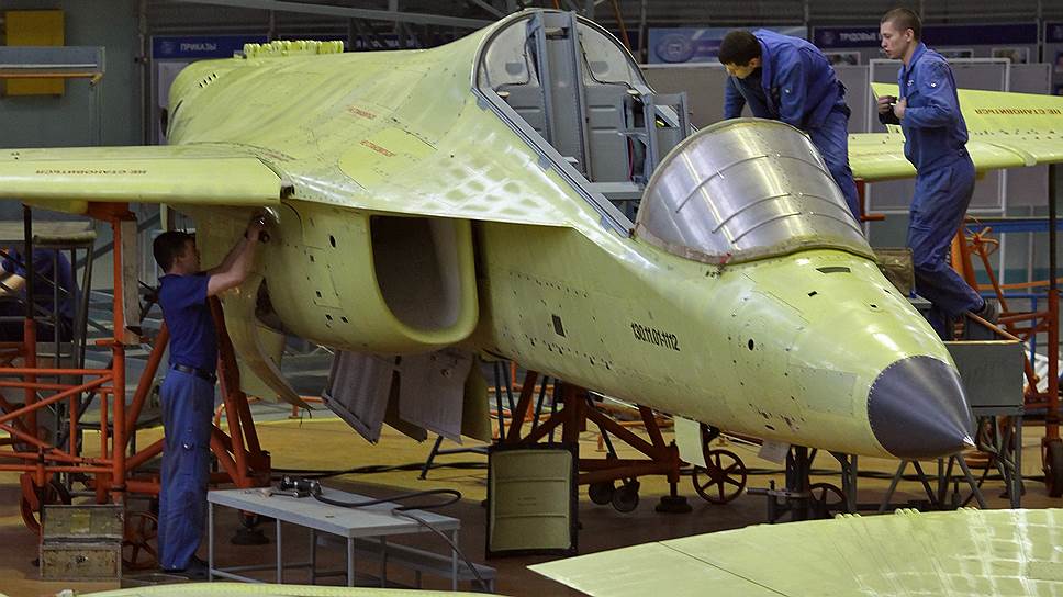 Учебно-боевой самолет Як-130, который делают на Иркутском авиазаводе, успешно продается в Бангладеш, Белоруссию и Вьетнам