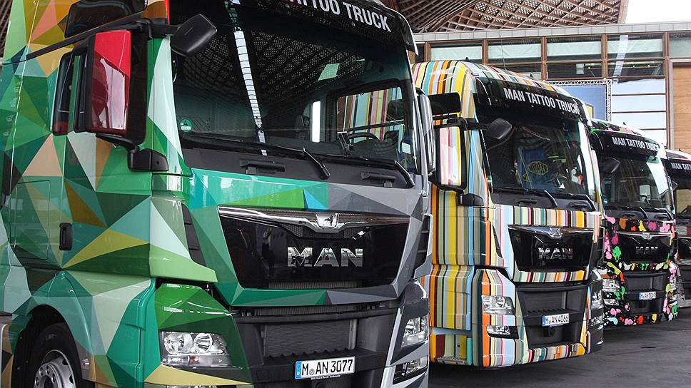 Символом выставки стали шесть расписных грузовиков MAN TGX, оформленных по дизайну Себастьяна Биелерома. Каждый из них визуализирует одну из композиций немецкого рокера Петера Маффая