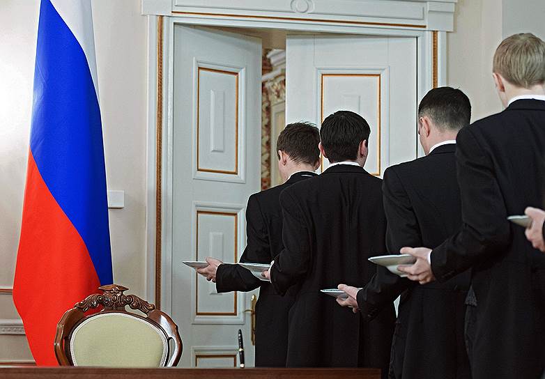 Сокращения сотрудников ожидаются не только в частных, но и в государственных компаниях  
