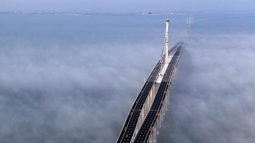 Строительство Циндаоского моста через залив Цзяочжоу на востоке Китая обошлось в $8,8 млрд. Строительство моста началось в мае 2007 года, а открылся он 30 июня 2011 года. Строительство моста началось в мае 2007 года 