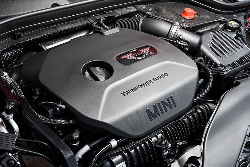 У двухлитрового мотора MINI JCW помимо впечатляющих показателей еще и приятный рокочущий звук
