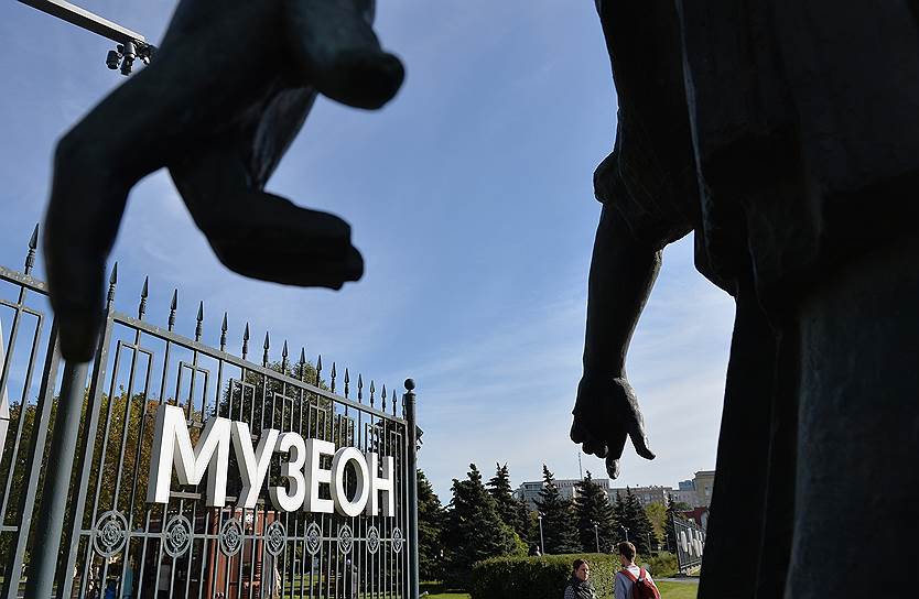 В том, что в новоявленном парковом тандеме главным оказался "Музеон", москвичи увидели чьи-то происки