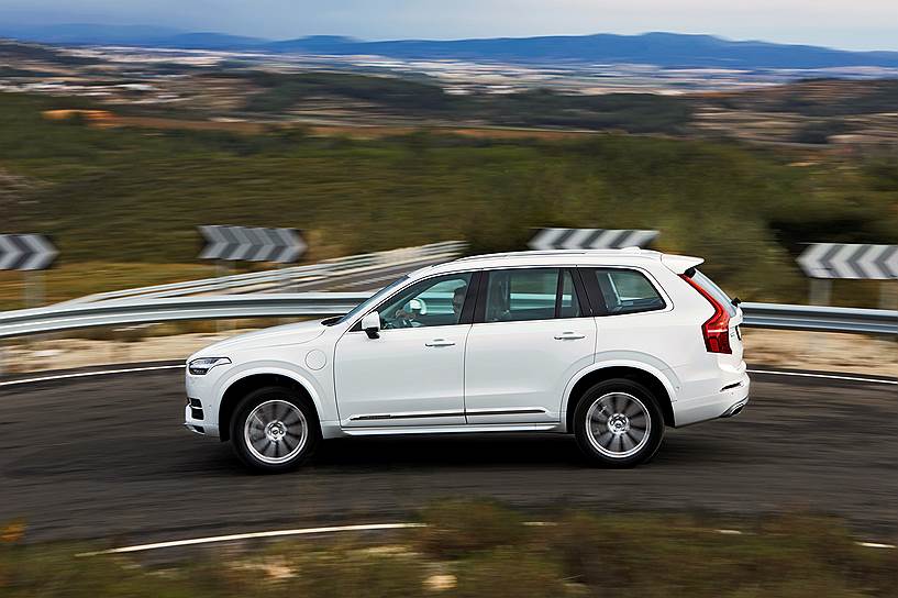 Новый XC90 длиннее прежнего на 143 мм, шире на 73 мм и ниже на 9 мм