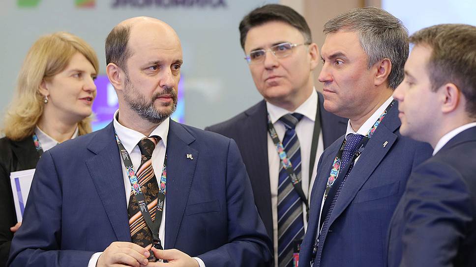 Возглавив совет Института развития интернета (ИРИ), Герман Клименко (второй слева) значительно расширил круг делового общения (слева направо: глава "Лаборатории Касперского" Наталья Касперская, руководитель Роскомнадзора Александр Жаров, первый заместитель руководителя администрации президента РФ Вячеслав Володин и министр связи и массовых коммуникаций РФ Николай Никифоров)