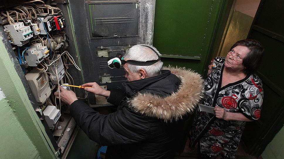 Один из самых распространенных способов не платить за электричество по тарифу — переделать счетчик так, чтобы он честно работал только во время визита сотрудников энергосбыта