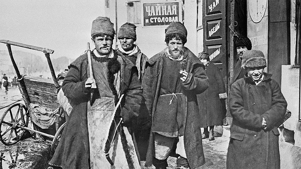 Одной из причин развития отхожих промыслов в русской деревне была сравнительная простота ухода от налогов  