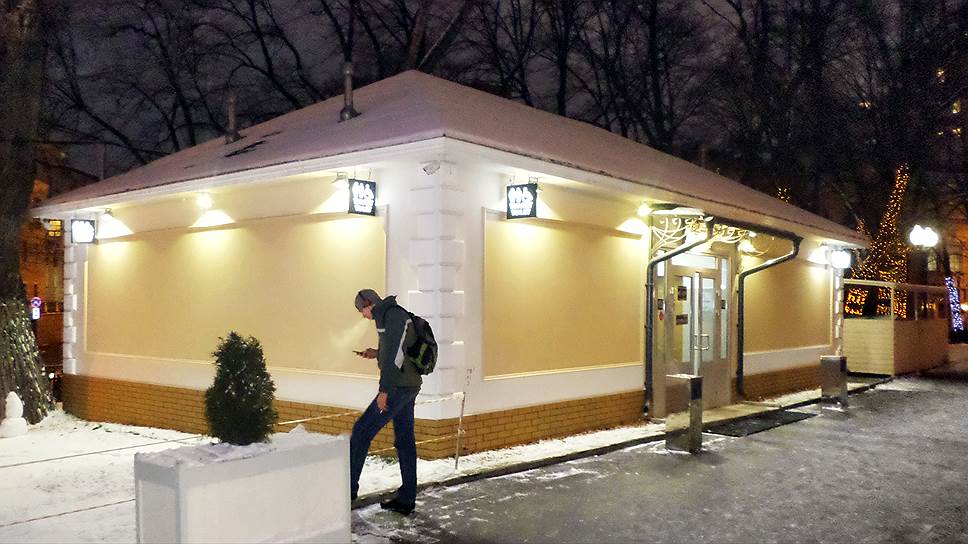 Вместе с торговыми павильонами у метро "Кропоткинская" снесли туалет площадью 80 кв. м, который его собственник считал своим вкладом в благоустройство города