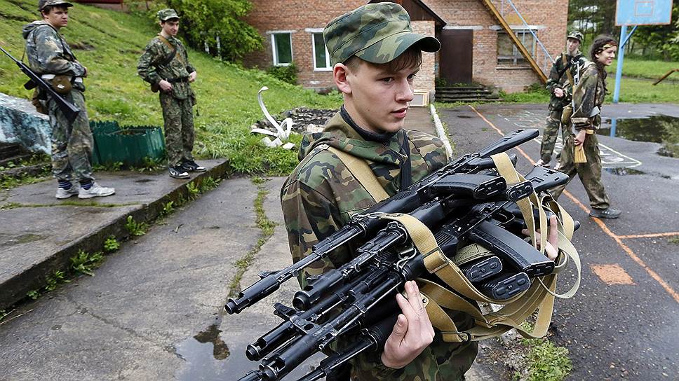 Самый распространенный вид переделки из боевого оружия — гражданские версии автомата Калашникова