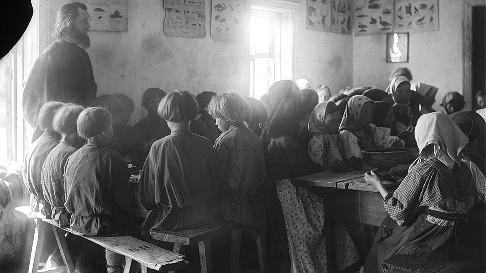 Долгое время священники были не только духовными пастырями, но и народными просветителями