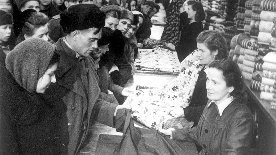 Никакая пропаганда не могла заставить жителей СССР пожертвовать своими сбережениями. Но способов спасти деньги от государства у них было меньше, чем у граждан современной России 