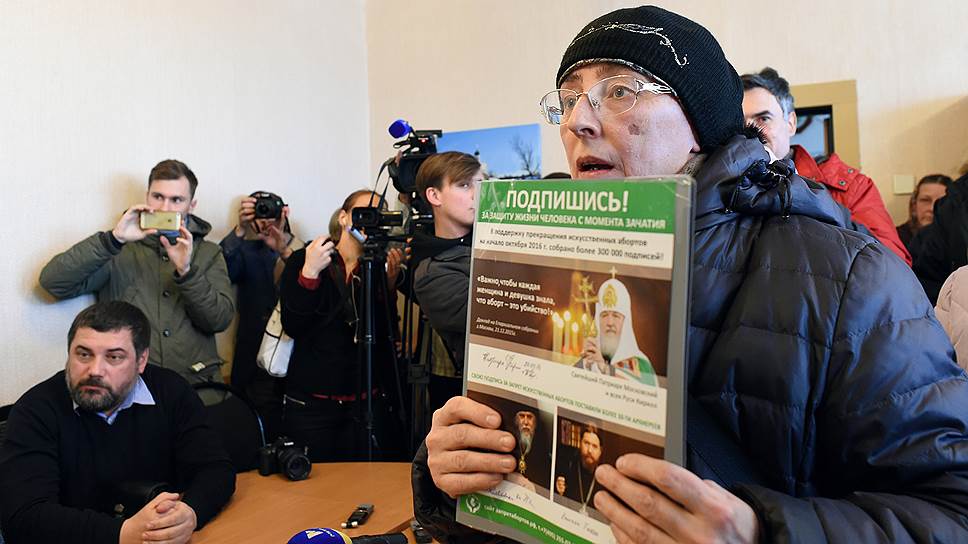 Боголюбовские прихожане собирают подписи и за запрет абортов, и за установку памятника Сталину 