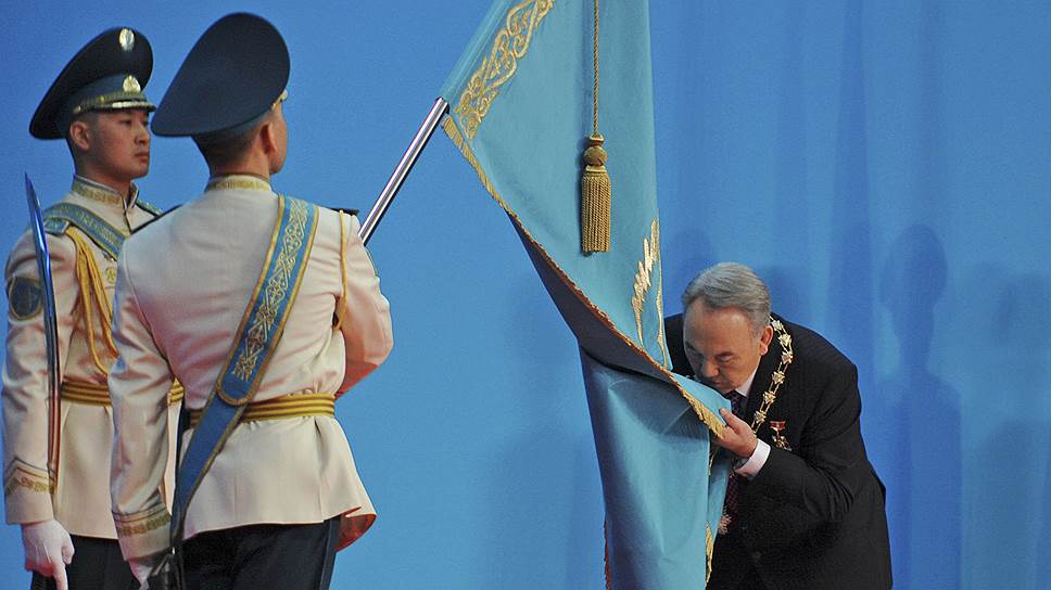 Президент Нурсултан Назарбаев правит страной уже 25 лет 