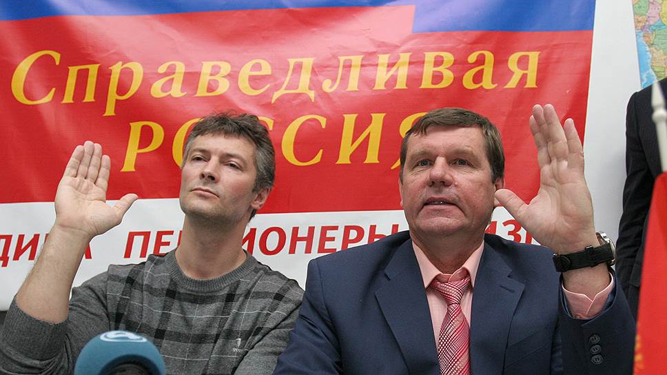 Новиков любит подчеркивать, что среди любителей шансона — руководители любого уровня (на фото слева — мэр Екатеринбурга Евгений Ройзман)  