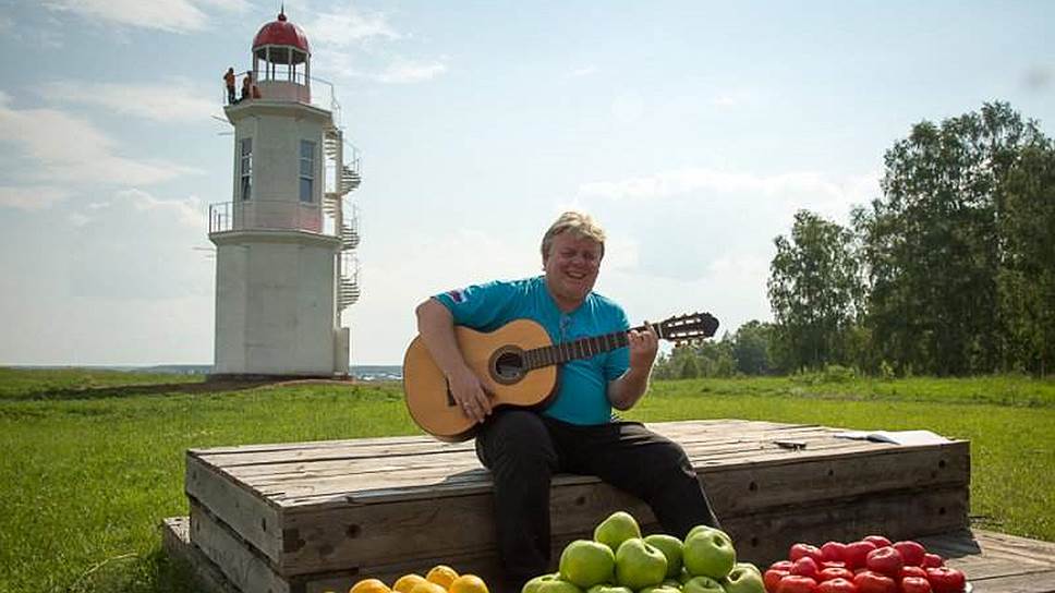 Александр Кравцов уверен, что недостаток инфраструктуры в его городе счастья легко компенсируется душевностью 
