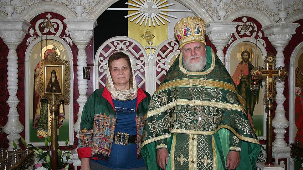 Благодаря поддержке Бойко-Великого у Аверьянова появился свой храм в Москве, а у его жены (слева) — "Дом русской одежды Валентины Аверьяновой" 