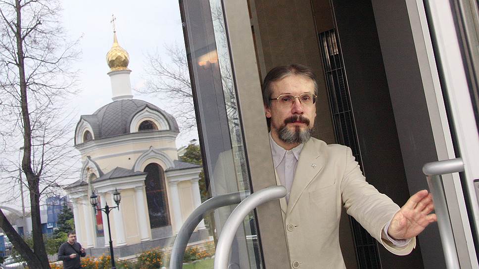 Василий Бойко-Великий всеми силами пытается укрепить бизнес с помощью духовных скреп, но успеха пока не достиг  