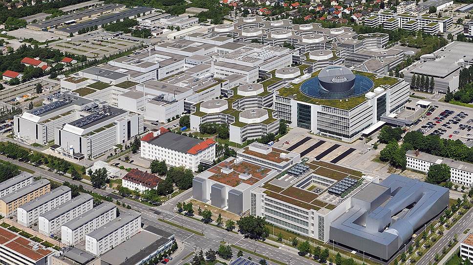 BMW Group в этом году сообщила о расходах на НИОКР в размере €5,16 млрд. Эти деньги идут на финансирование научно-исследовательских и конструкторских центров в США, Германии, Австрии, Японии и Китае. Мюнхенский FIZ работает по широкому кругу тем: от алгоритмов производственных процессов до разработки материалов, двигателей, альтернативных типов привода и систем автономного вождения  