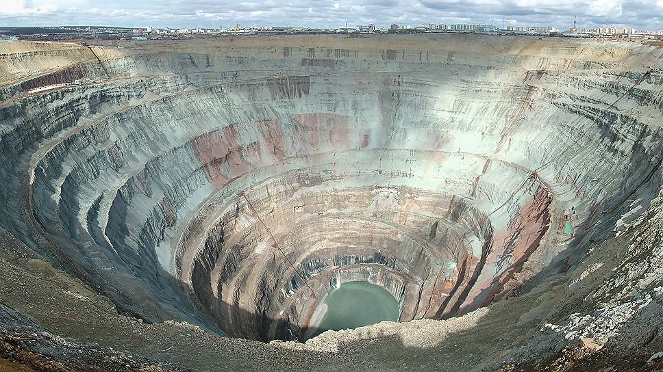 Дыры, уходящие в сверхглубокую древность