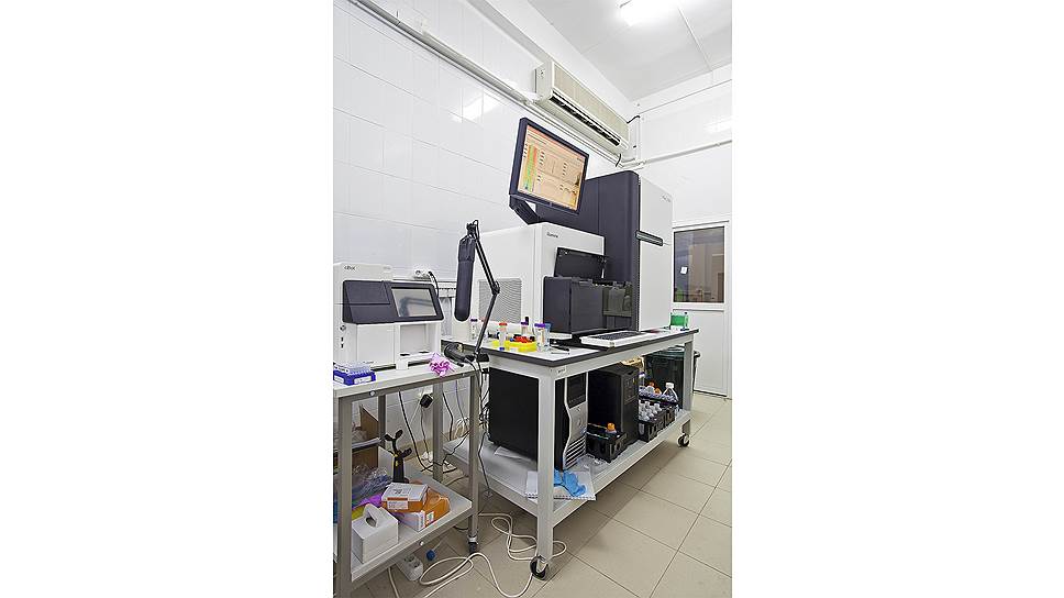 Секвенатор HiSeq2000 и вспомогательное оборудование 