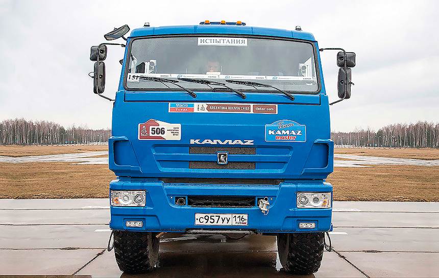 Ходовые испытания беспилотного автомобиля на полигоне "КАМАЗа" показали, что команде разработчиков удалось не только преодолеть отставание от конкурентов, но и предложить более эффективные решения