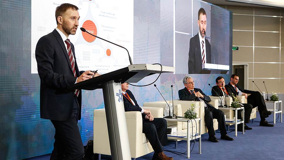 III научно-практическую конференцию «Исследования и разработки — 2016» открыло пленарное заседание, на котором выступил с докладом и. о. директора департамента науки и технологий Минобрнауки С. Ю. Матвеев