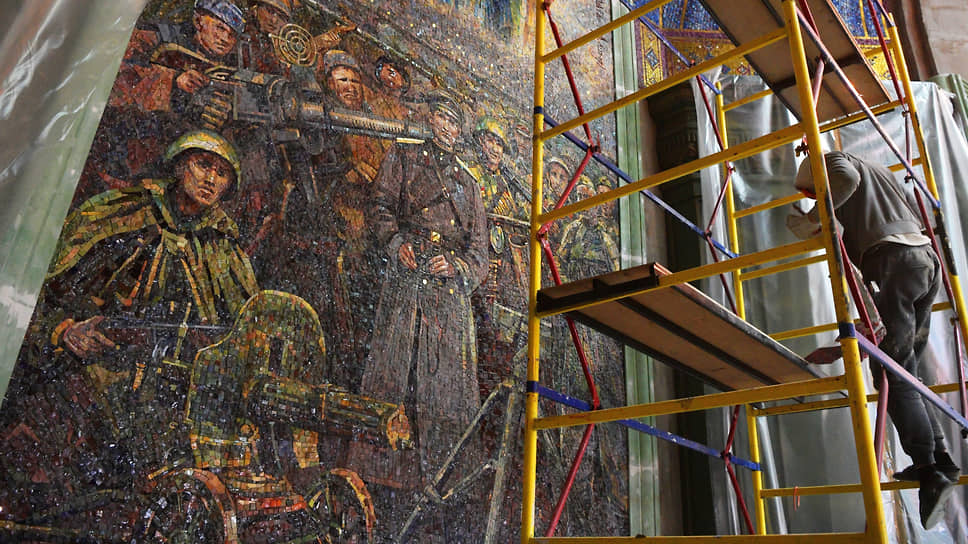 «Верхний храм. Монтаж мозаики» 