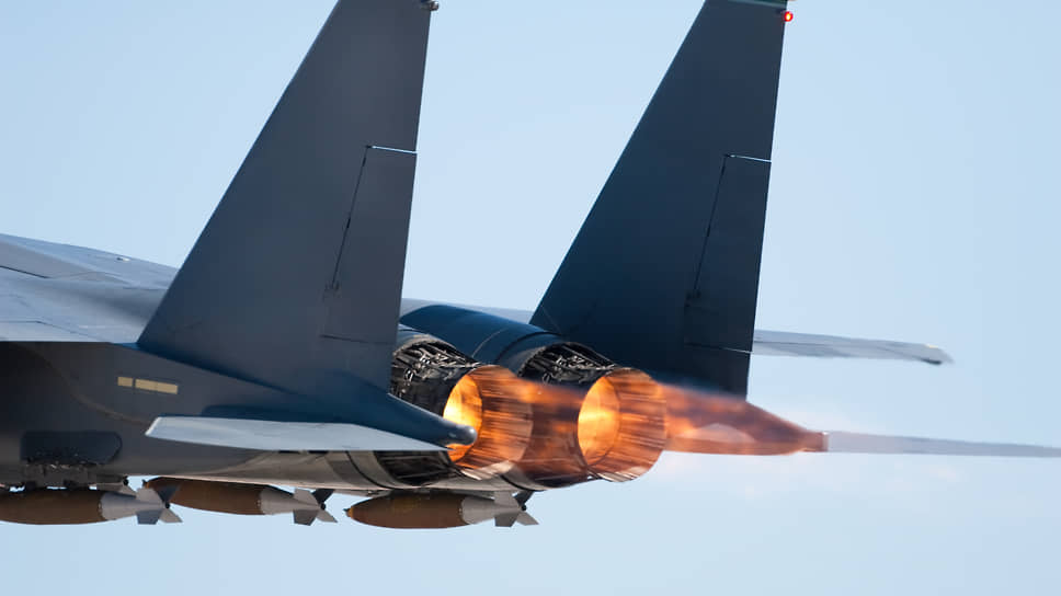Сопло Лаваля в авиационном двигателе: работа двигателей самолета F-15 в форсажном режиме  