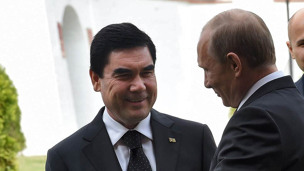 Президент  Туркменистана Гурбангулы Бердымухамедов (слева) и президент России Владимир Путин 