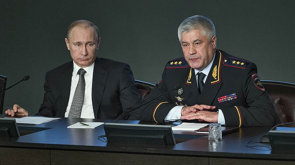 Президент России Владимир Путин и министр внутренних дел Владимир Колокольцев  