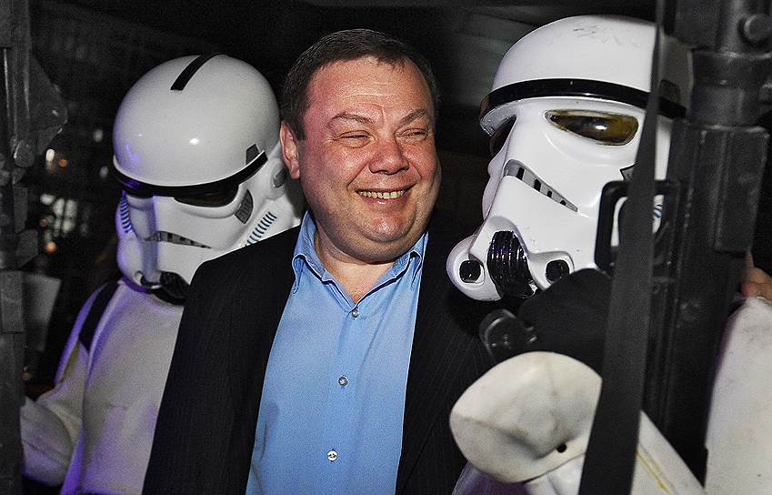 75 место.  Совладелец и председатель наблюдательного совета консорциума «Альфа-Групп» Михаил Фридман, $14,4 млрд  