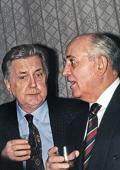 В 1970-е годы Илья Глазунов занимался оформлением произведений русской литературной классики. Самым любимым писателем для художника был Федор Достоевский и Глазунов стремился максимально точно передать в своих иллюстрациях сочетание света и тьмы его книг
