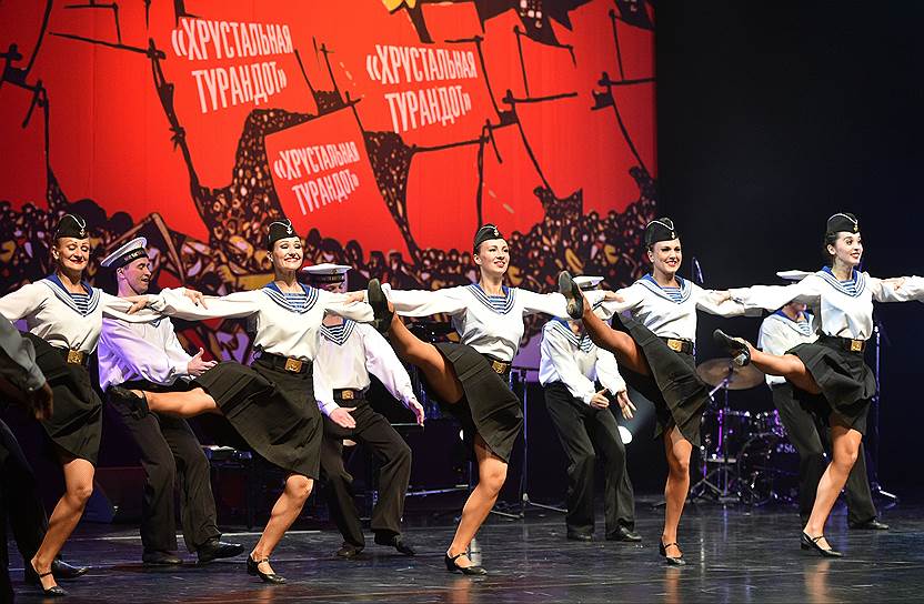 Выступление танцевального коллектива