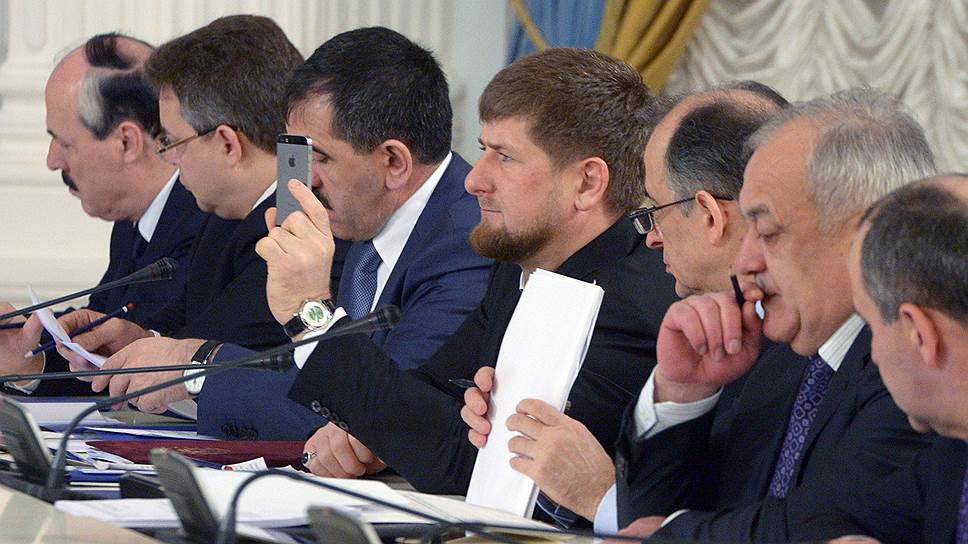 Глава Чеченской Республики Рамзан Кадыров (в центре)