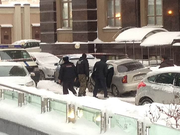 Автомобиль, на котором, предположительно, приехали нападавшие