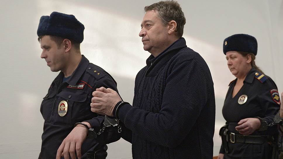 Бывший глава Марий Эл Леонид Маркелов (в центре)