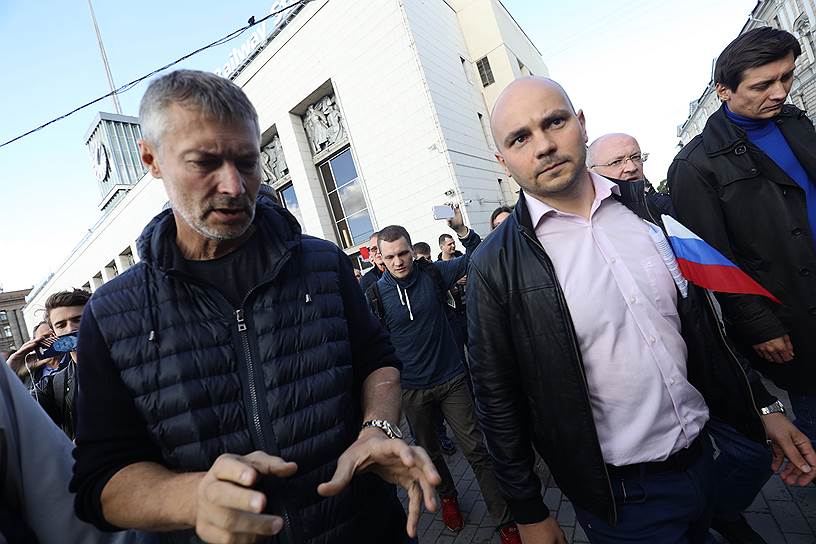 Политик Евгений Ройзман (слева) и координатор "Открытой России" Андрей Пивоваров