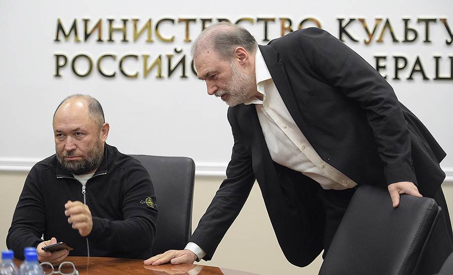 Генеральный директор ЗАО "Дирекция кино" Анатолий Максимов (справа) и кинорежиссер, сценарист, продюсер Тимур Бекмамбетов (слева)