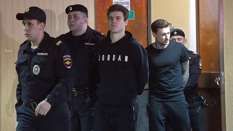 Футболисты Александр Кокорин и Павел Мамаев в суде