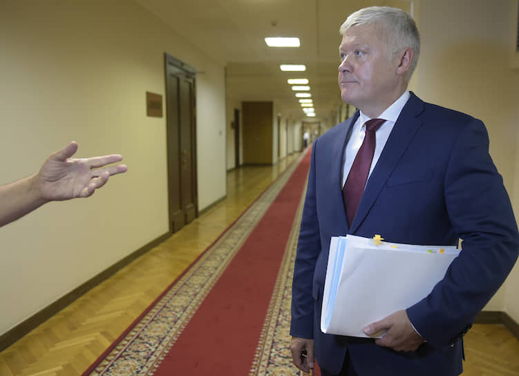 Председатель комитета Госдумы по безопасности и противодействию коррупции Василий Пискарев 