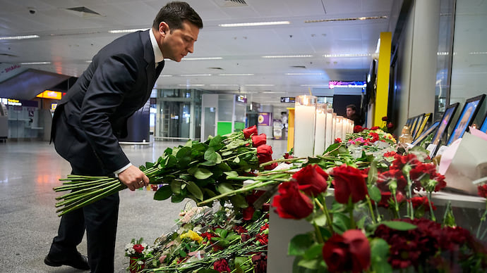 Зеленский пообещал провести тщательное расследование крушения Boeing 737