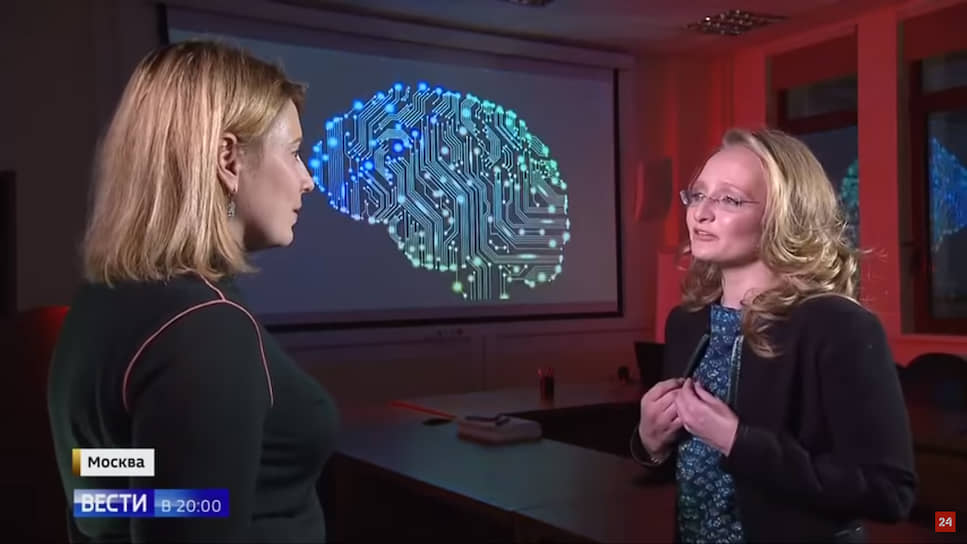 Катерина Тихонова (справа)