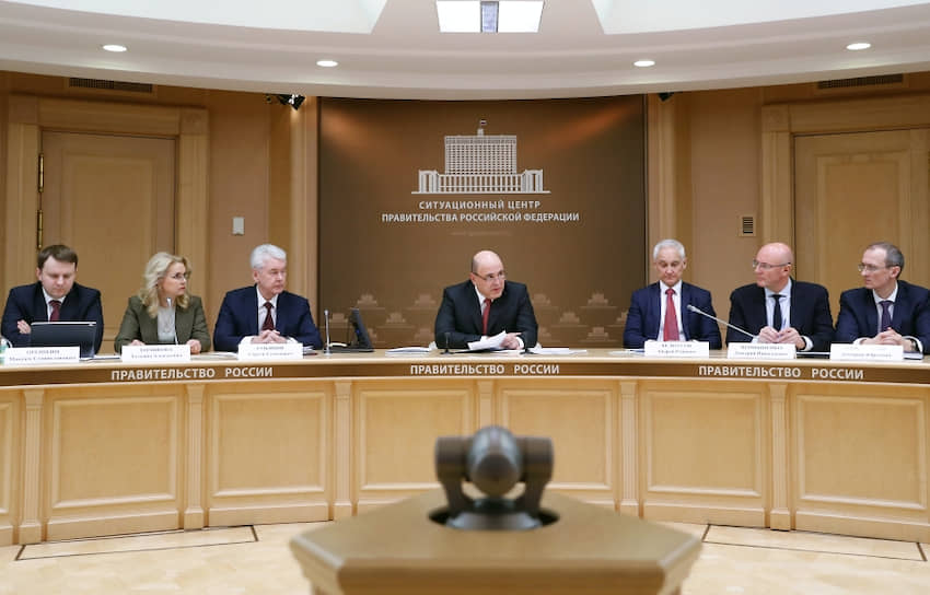 Первое заседание координационного совета по борьбе с коронавирусом 16 марта. Слева направо: помощник президента РФ Максим Орешкин, заместитель председателя правительства Татьяна Голикова, мэр Москвы, руководитель рабочей группы Госсовета по противодействию распространению новой коронавирусной инфекции Сергей Собянин, председатель правительства Михаил Мишустин, вице-премьер Андрей Белоусов, вице-премьер Дмитрий Чернышенко и вице-премьер Дмитрий Григоренко 