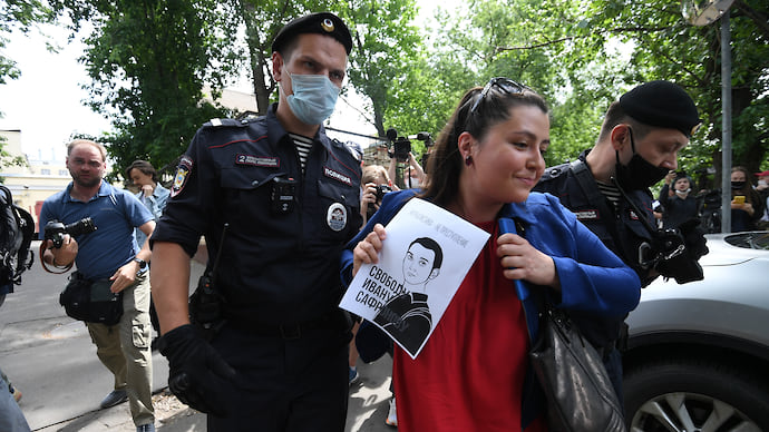 У «Лефортово» задерживают журналистов, пришедших поддержать Ивана Сафронова