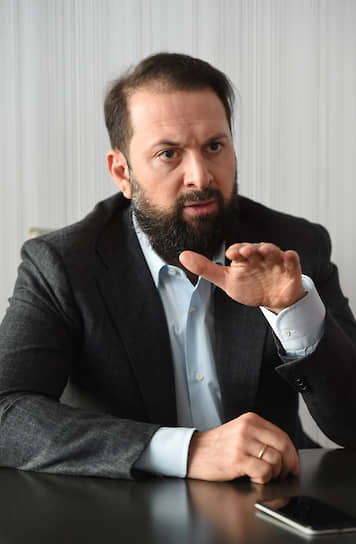 Михайловы (группа «Черкизово») — $1,1 млрд. Состояние Лидии Михайловой оценивается в $400 млн, ее сыновей Сергея (на фото) и Евгения — по $350 млн, племянницы Людмилы — $5 млн