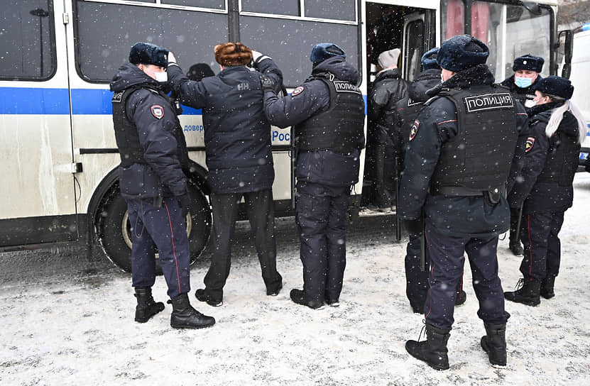 Задержания сотрудниками полиции участников Всероссийского форума «Муниципальная Россия»