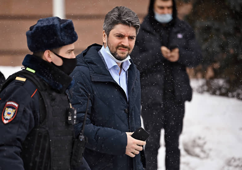 Глава муниципального округа Таганский Илья Свиридов (в центре)