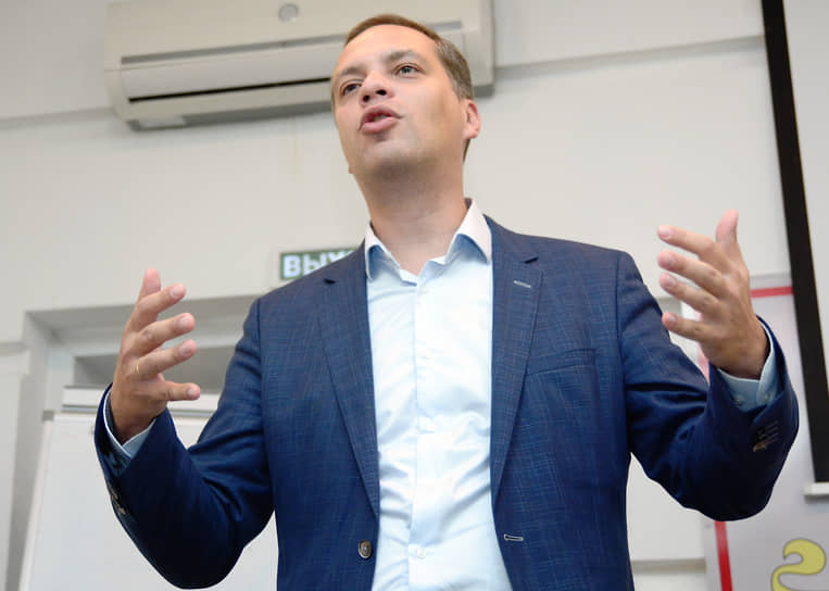 Владимир Милов