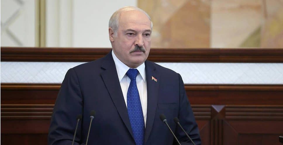 Президент Белоруссии Александр Лукашенко на встрече с парламентариями, членами Конституционной комиссии и представителями органов госуправления 26 мая